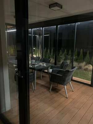 Išskirtinis Garden Point antracito spalvos sintetinio ratano valgomojo komplektas Cordoba stalu 8 asmenims