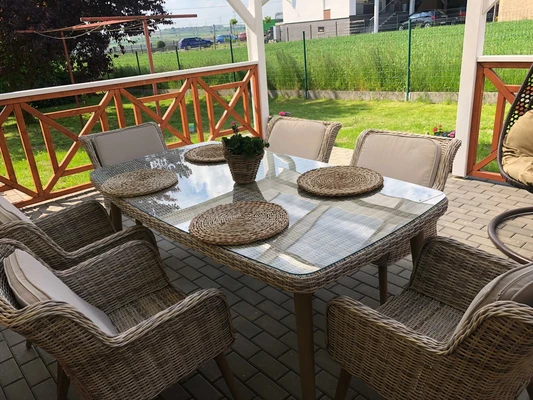 Išskirtinis Garden Point smėlio spalvos sintetinio ratano valgomojo komplektas Cordoba stalu 6 asmenims