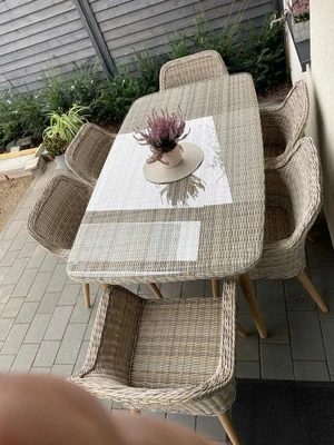 Išskirtinis Garden Point smėlio spalvos sintetinio ratano valgomojo komplektas Cordoba stalu 6 asmenims