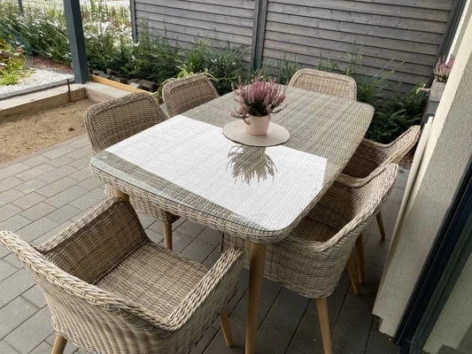 Išskirtinis Garden Point smėlio spalvos sintetinio ratano valgomojo komplektas Cordoba stalu 6 asmenims
